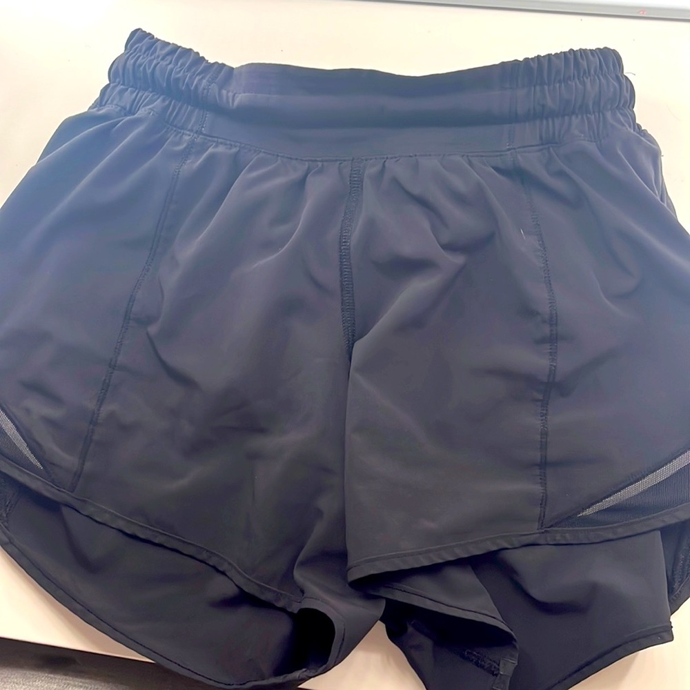 lululemon black hottie hot size 2 4”
